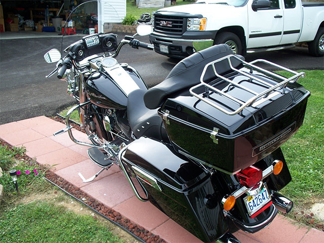 Lloyd's 2011 Road King with Black Twisted Audio Radio Installed